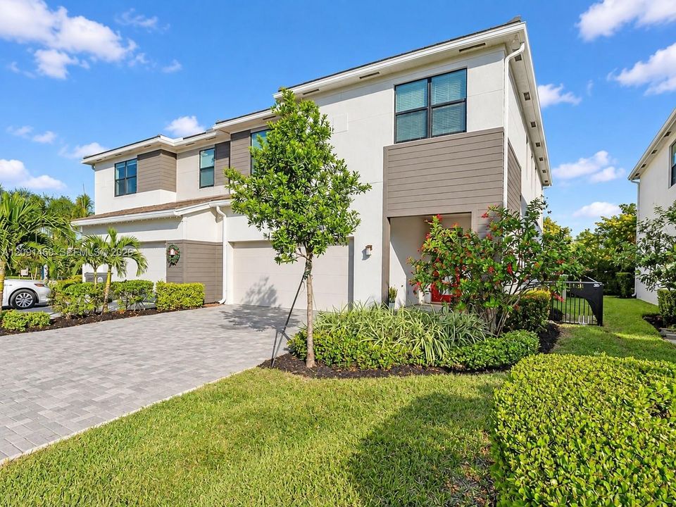 For Sale: $648,000 (3 beds, 2 baths, 2317 Square Feet)