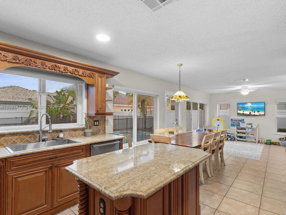 For Sale: $699,900 (4 beds, 3 baths, 2190 Square Feet)