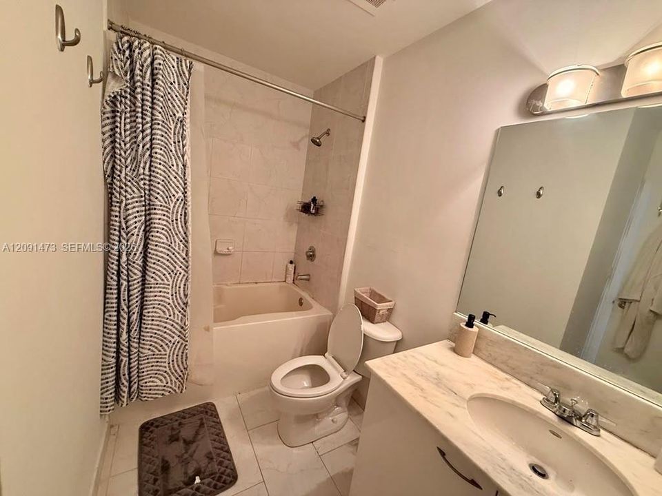 For Rent: $2,400 (1 beds, 1 baths, 651 Square Feet)