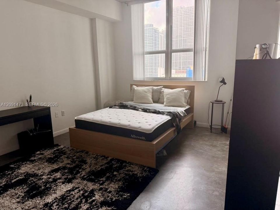 For Rent: $2,400 (1 beds, 1 baths, 651 Square Feet)