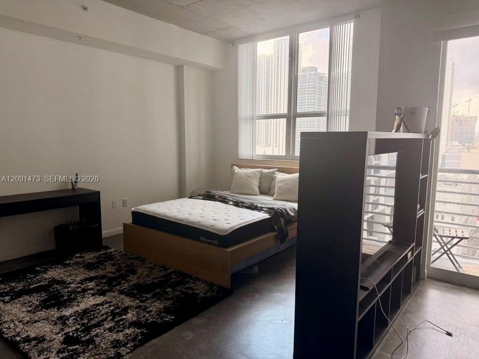 For Rent: $2,400 (1 beds, 1 baths, 651 Square Feet)