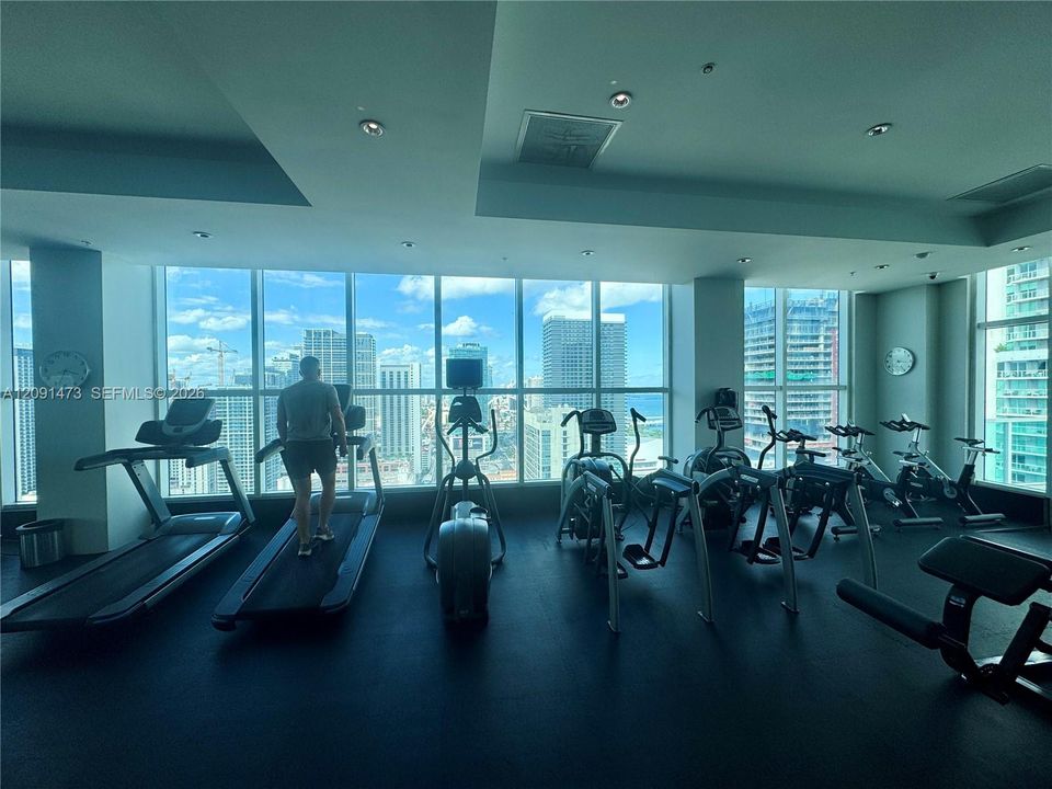 For Rent: $2,400 (1 beds, 1 baths, 651 Square Feet)