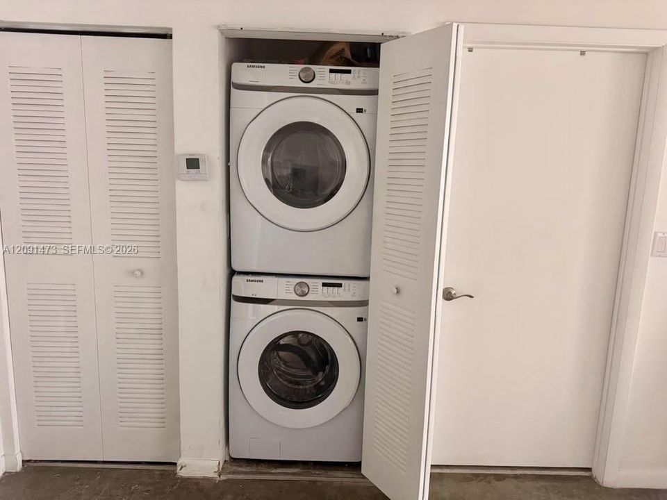 For Rent: $2,400 (1 beds, 1 baths, 651 Square Feet)