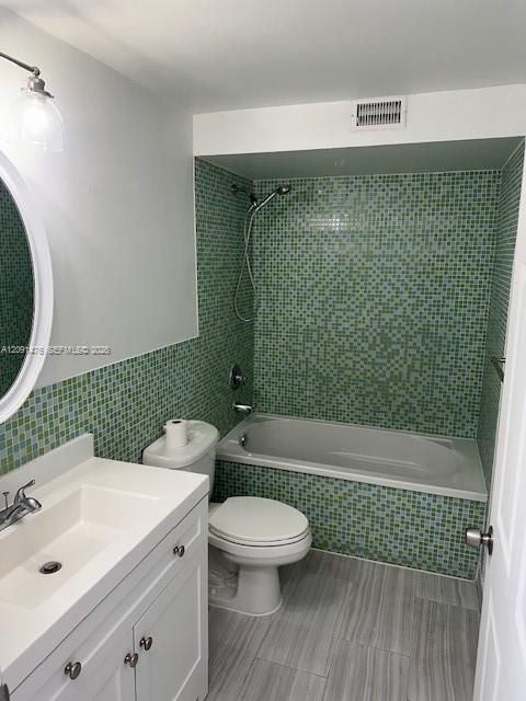 В аренду: $2,400 (2 спален, 2 ванн, 982 Квадратных фут)