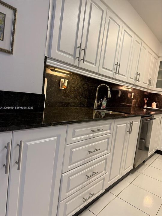 В аренду: $3,500 (2 спален, 2 ванн, 929 Квадратных фут)