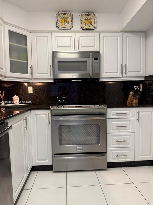 В аренду: $3,500 (2 спален, 2 ванн, 929 Квадратных фут)