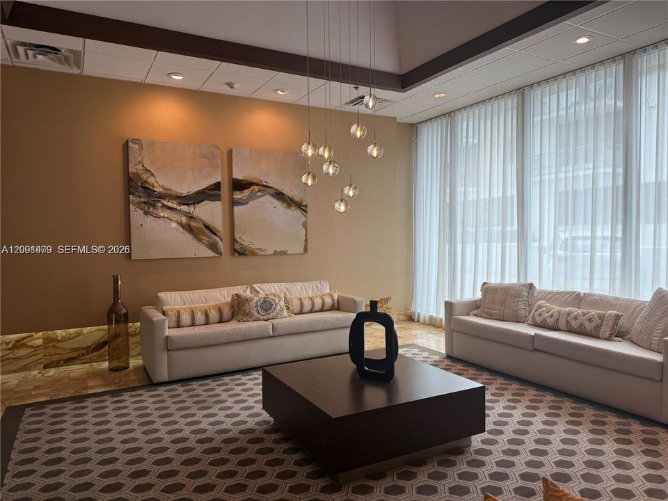 В аренду: $3,500 (2 спален, 2 ванн, 929 Квадратных фут)