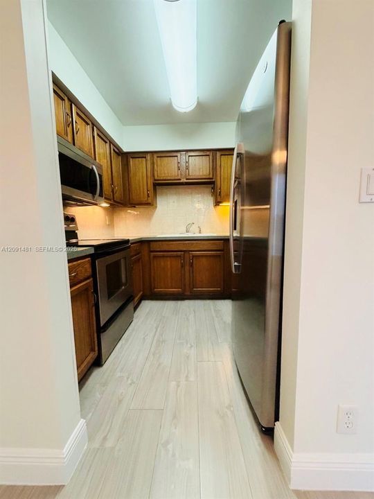 出租: $2,200 (2 贝兹, 2 浴室, 960 平方英尺)