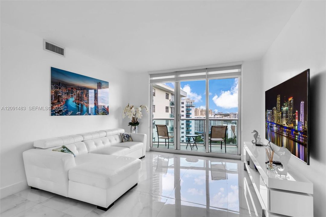 В аренду: $4,350 (1 спален, 1 ванн, 812 Квадратных фут)