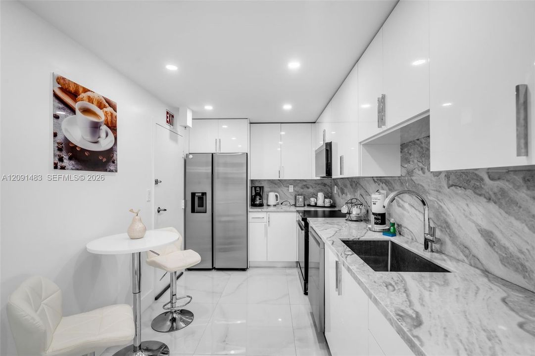 В аренду: $4,350 (1 спален, 1 ванн, 812 Квадратных фут)