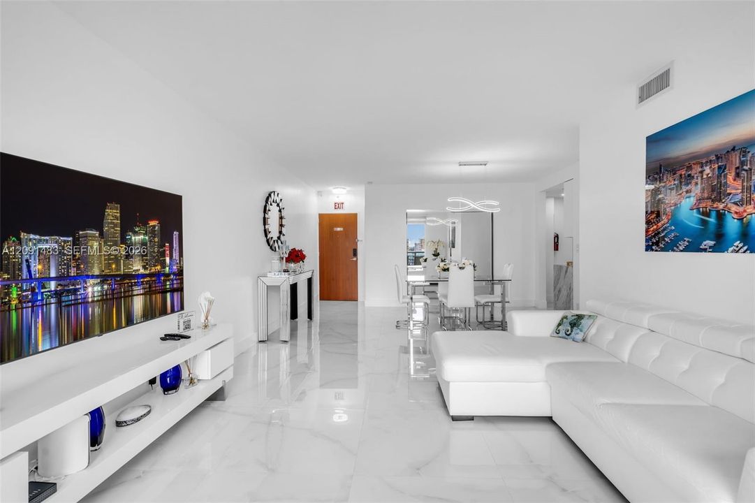 В аренду: $4,350 (1 спален, 1 ванн, 812 Квадратных фут)