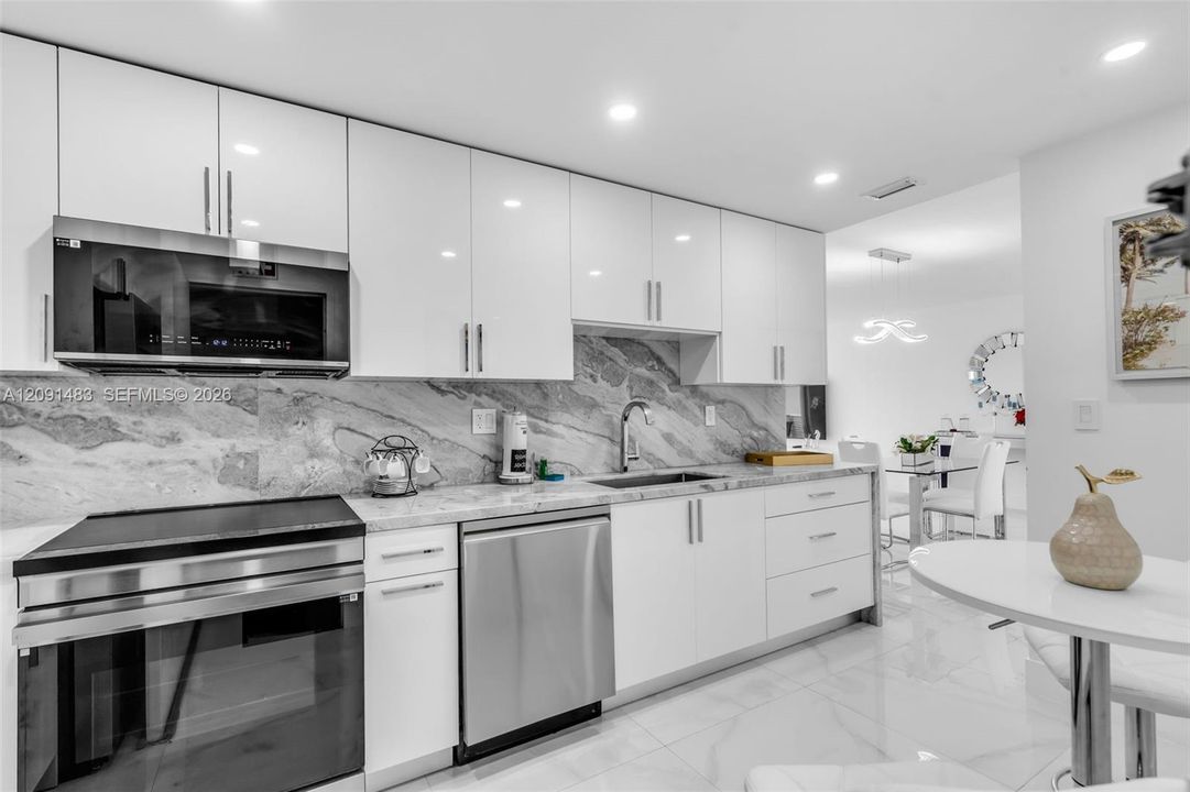 В аренду: $4,350 (1 спален, 1 ванн, 812 Квадратных фут)