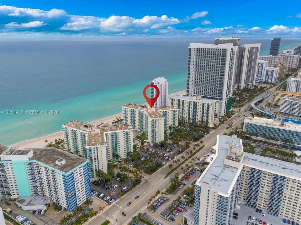 В аренду: $4,350 (1 спален, 1 ванн, 812 Квадратных фут)