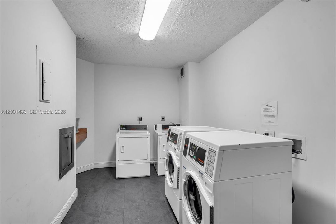 В аренду: $4,350 (1 спален, 1 ванн, 812 Квадратных фут)
