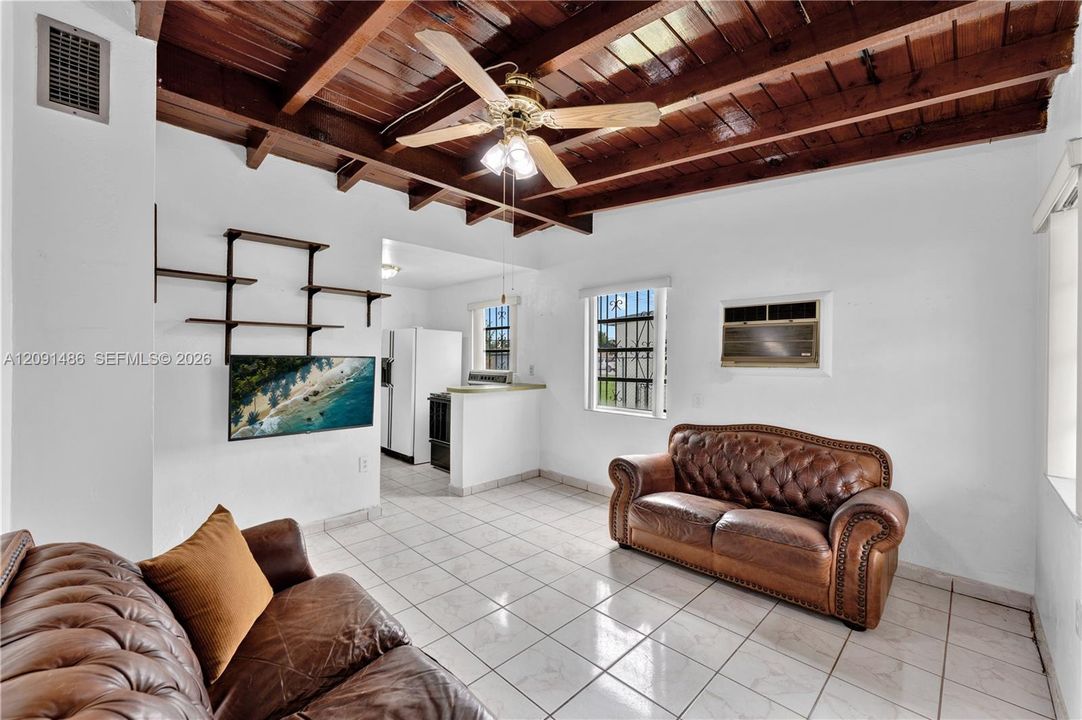 En Venta: $349,000 (2 camas, 1 baños, 572 Pies cuadrados)