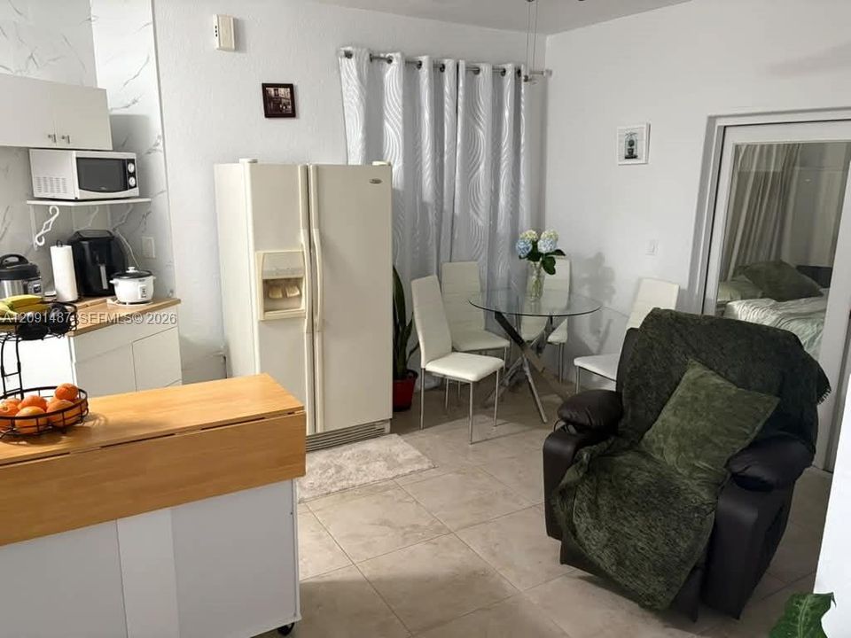 En Renta: $1,600 (1 camas, 1 baños, 2399 Pies cuadrados)