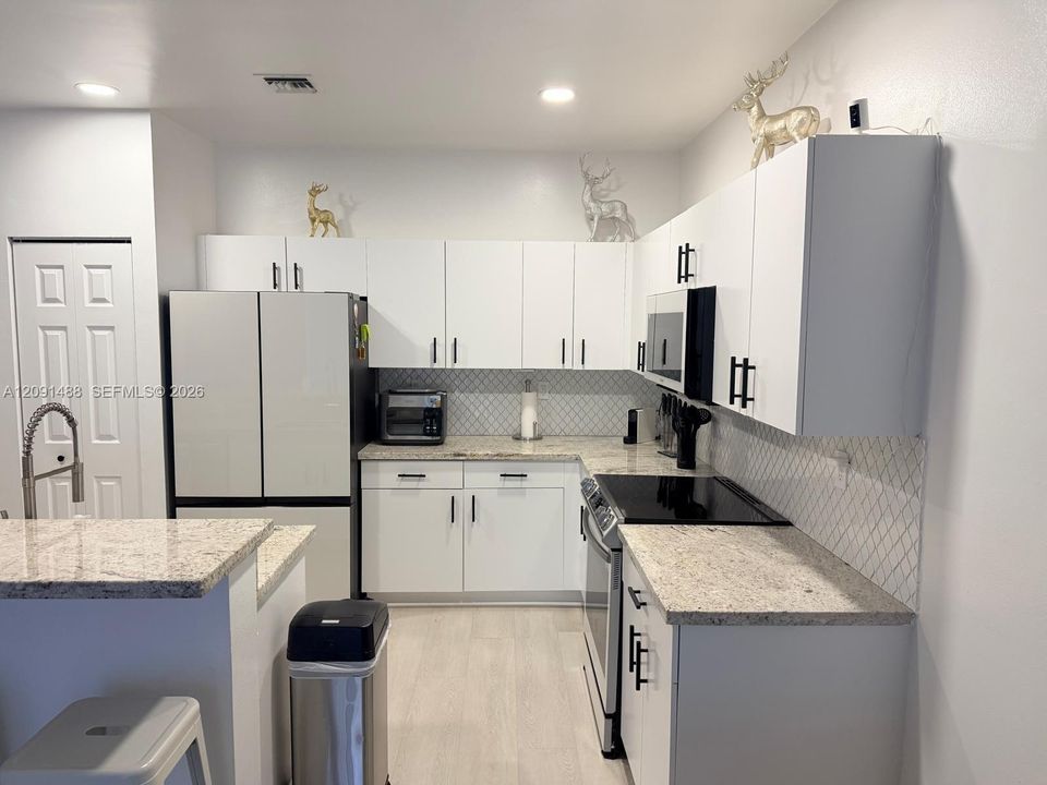 En Renta: $2,400 (3 camas, 2 baños, 1584 Pies cuadrados)
