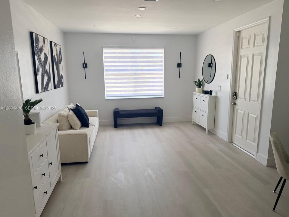 En Renta: $2,400 (3 camas, 2 baños, 1584 Pies cuadrados)