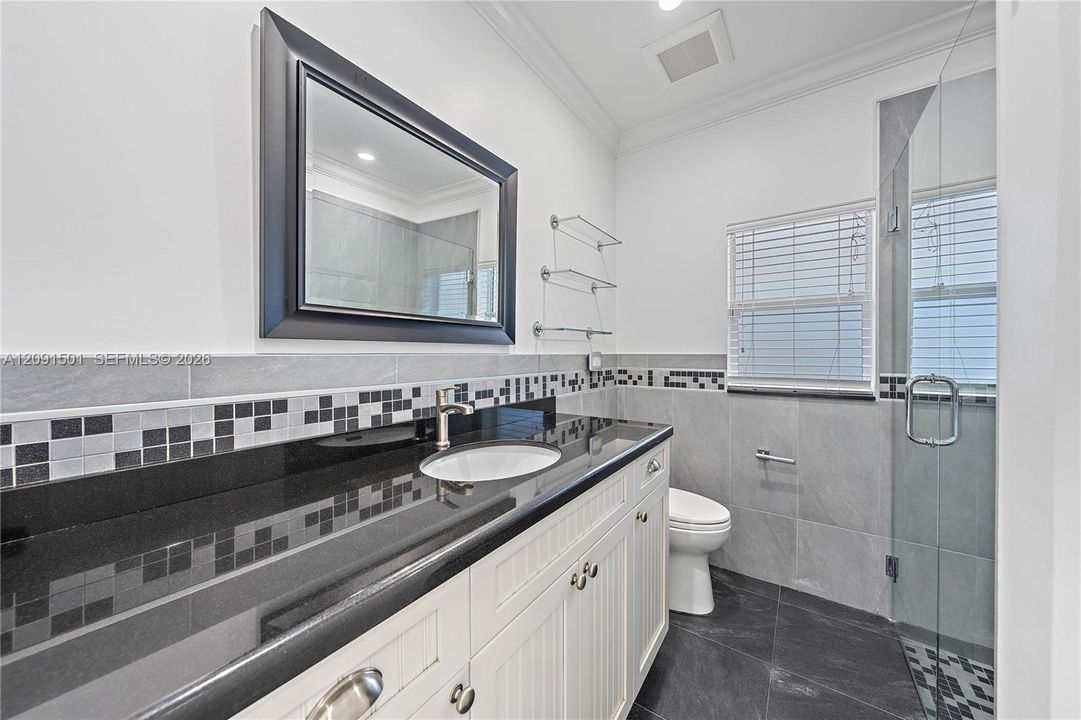 For Rent: $27,000 (3 beds, 2 baths, 1821 Square Feet)