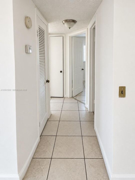 В аренду: $1,700 (2 спален, 1 ванн, 850 Квадратных фут)