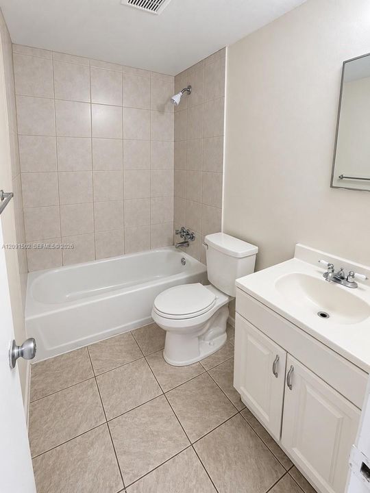 В аренду: $1,700 (2 спален, 1 ванн, 850 Квадратных фут)