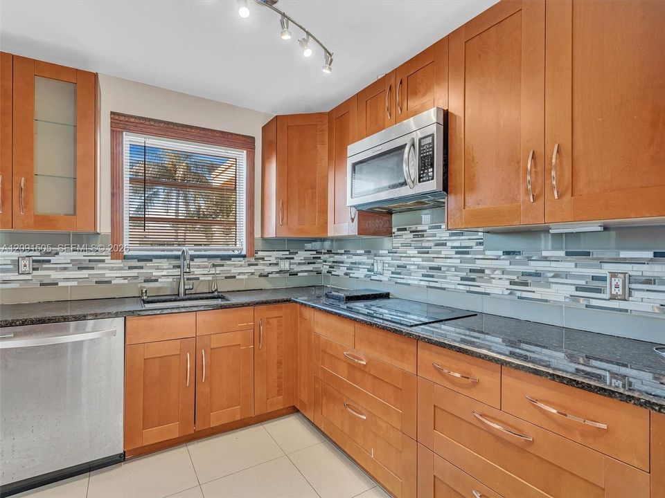 В аренду: $3,500 (4 спален, 3 ванн, 1079 Квадратных фут)