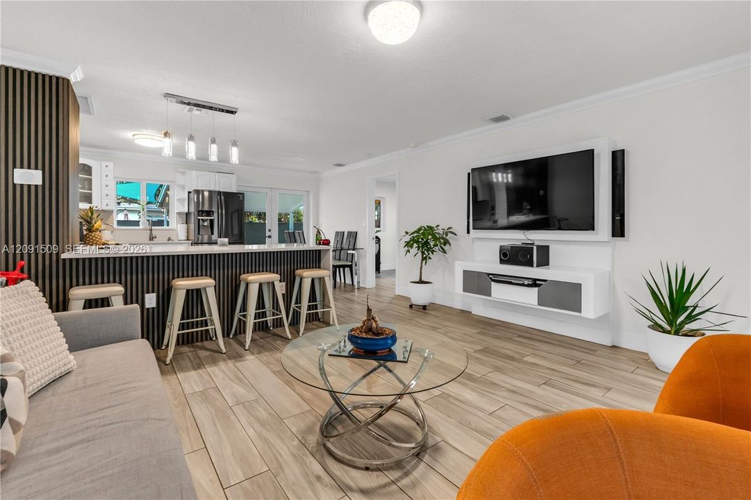 For Sale: $535,000 (3 beds, 2 baths, 1043 Square Feet)