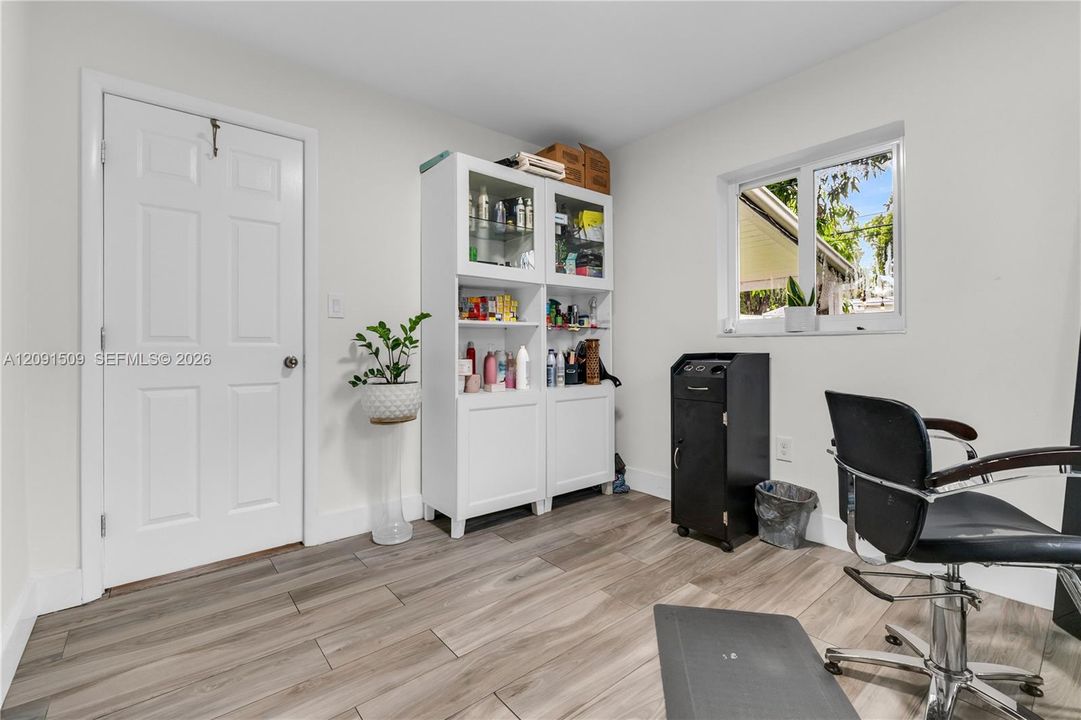 For Sale: $535,000 (3 beds, 2 baths, 1043 Square Feet)