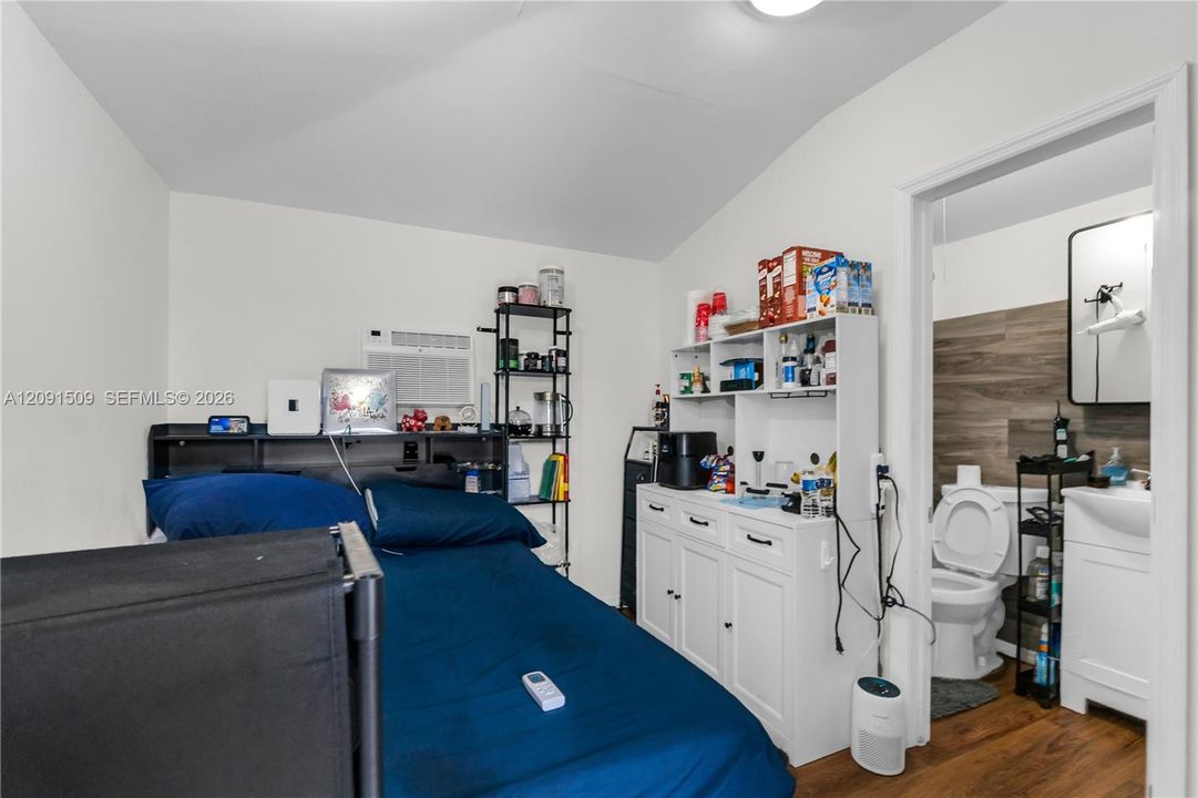 For Sale: $535,000 (3 beds, 2 baths, 1043 Square Feet)