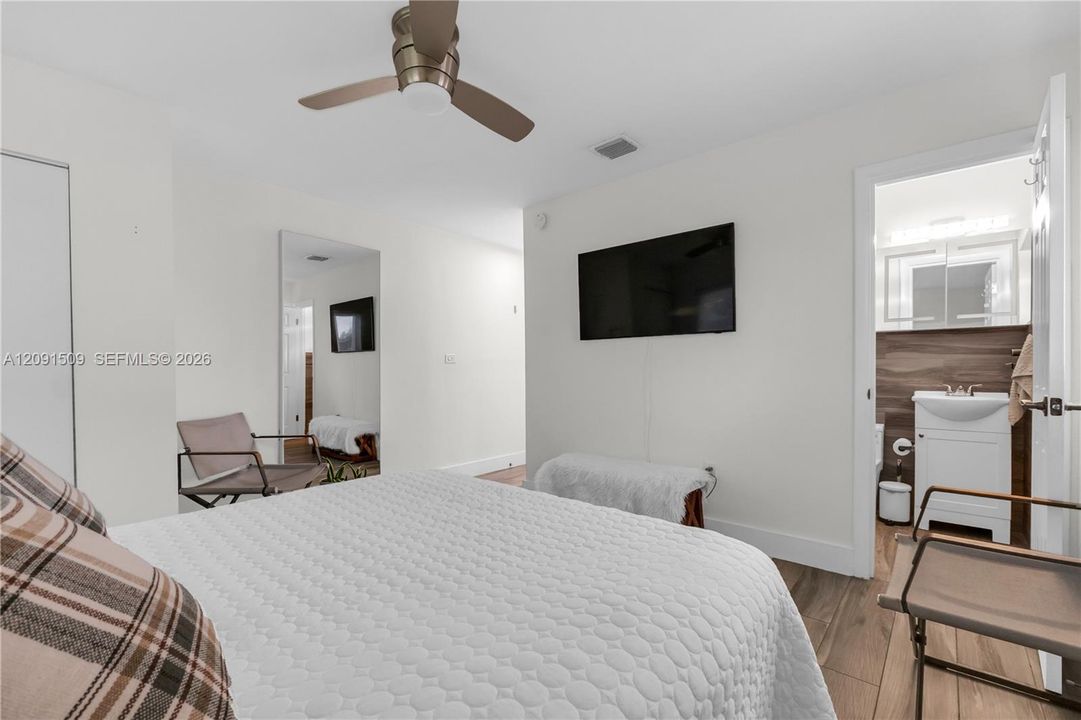 For Sale: $535,000 (3 beds, 2 baths, 1043 Square Feet)