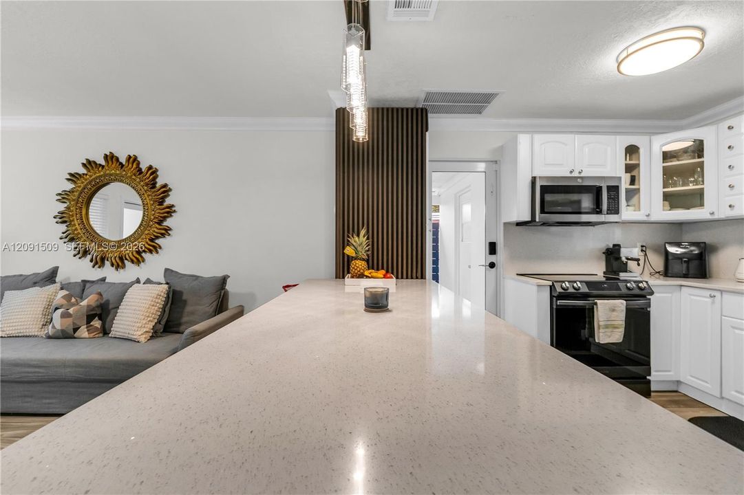 For Sale: $535,000 (3 beds, 2 baths, 1043 Square Feet)