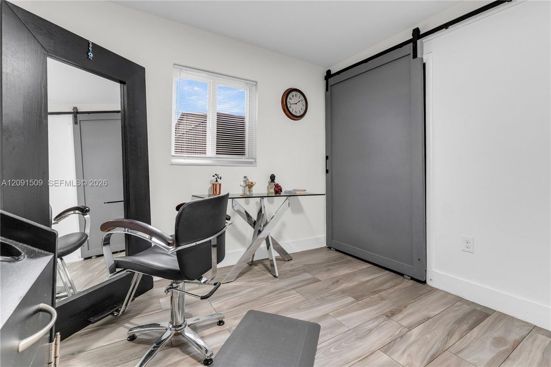 For Sale: $535,000 (3 beds, 2 baths, 1043 Square Feet)