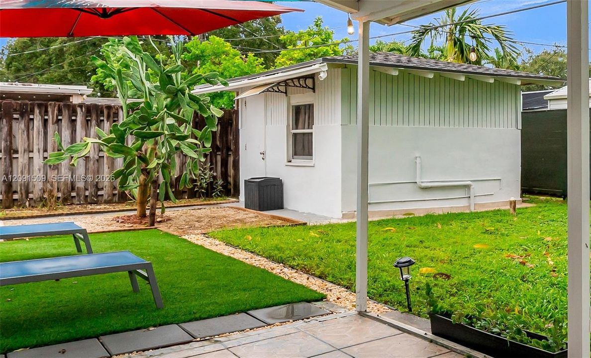 For Sale: $535,000 (3 beds, 2 baths, 1043 Square Feet)