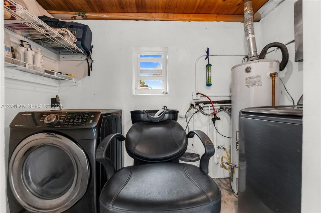 For Sale: $535,000 (3 beds, 2 baths, 1043 Square Feet)