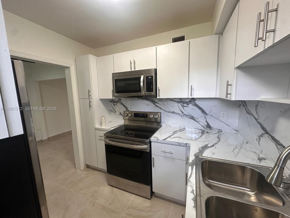 For Rent: $2,800 (3 beds, 2 baths, 1171 Square Feet)