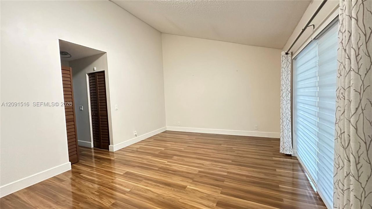 En Renta: $4,650 (3 camas, 2 baños, 2106 Pies cuadrados)