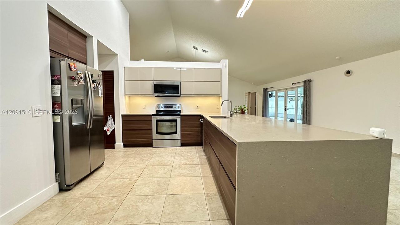 En Renta: $4,650 (3 camas, 2 baños, 2106 Pies cuadrados)