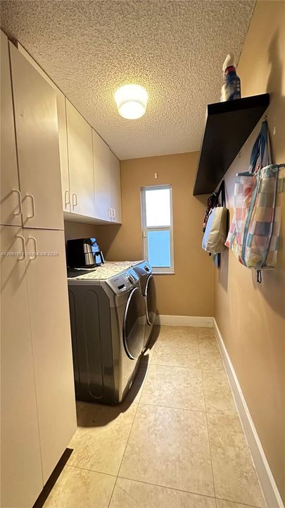 En Renta: $4,650 (3 camas, 2 baños, 2106 Pies cuadrados)