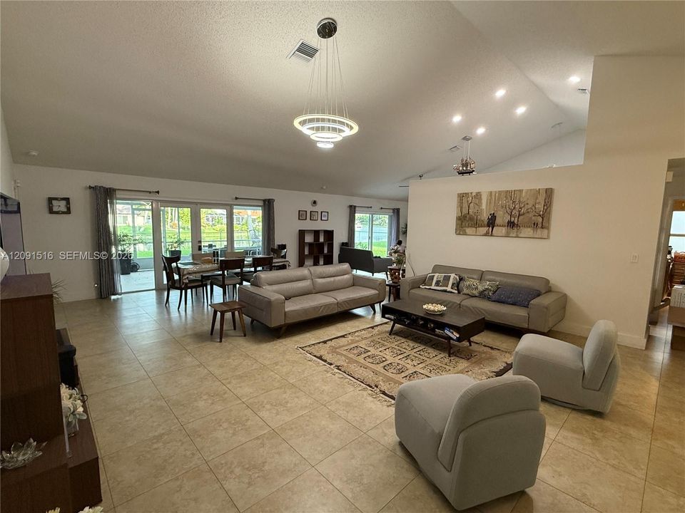 En Renta: $4,650 (3 camas, 2 baños, 2106 Pies cuadrados)