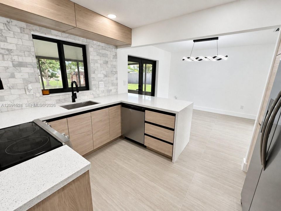 For Sale: $640,000 (3 beds, 2 baths, 1278 Square Feet)