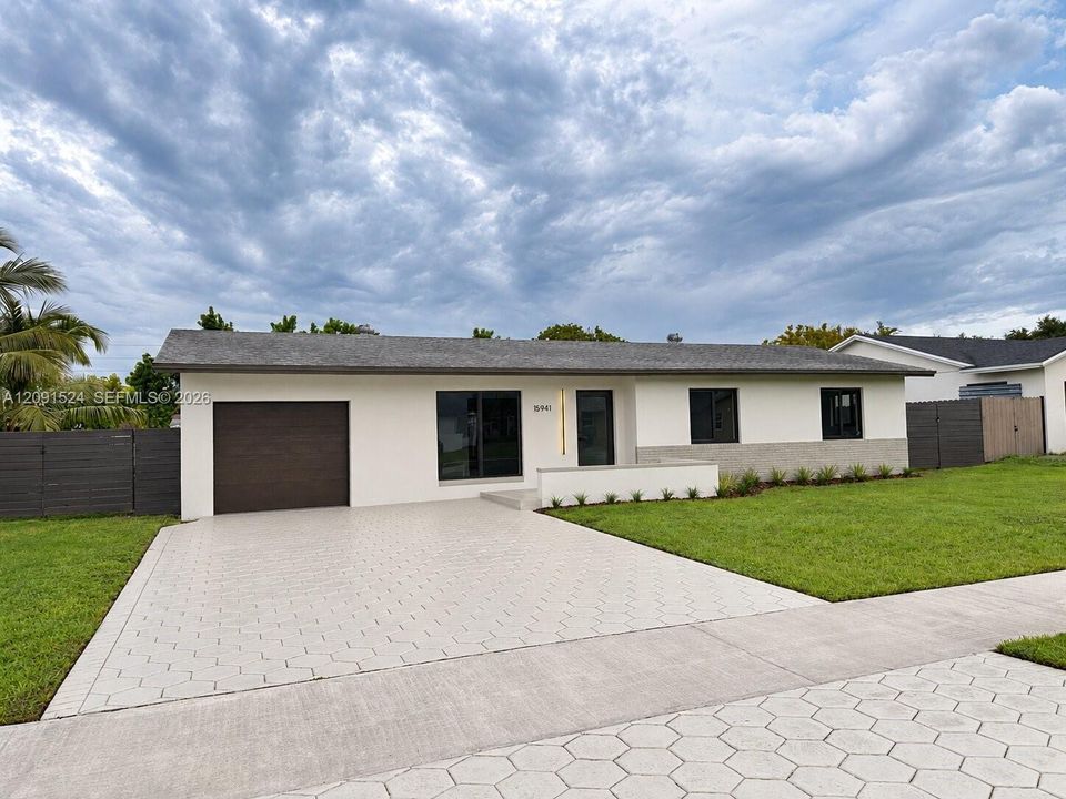 For Sale: $640,000 (3 beds, 2 baths, 1278 Square Feet)