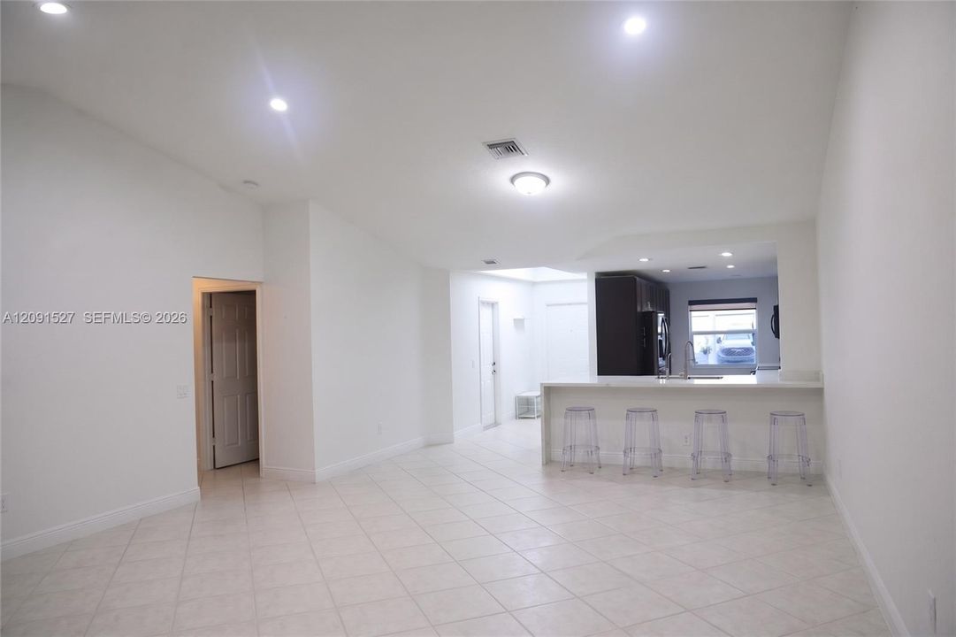For Rent: $4,800 (4 beds, 2 baths, 1517 Square Feet)