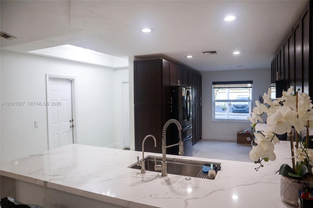 For Rent: $4,800 (4 beds, 2 baths, 1517 Square Feet)