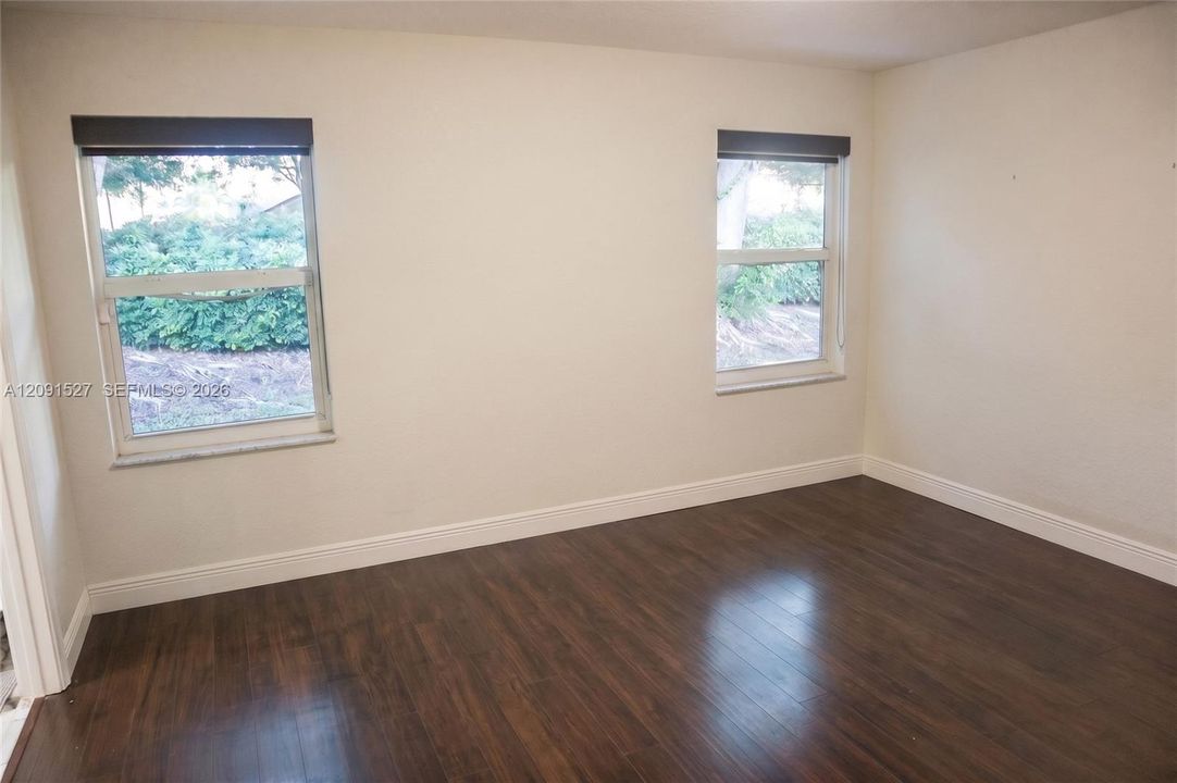 For Rent: $4,800 (4 beds, 2 baths, 1517 Square Feet)