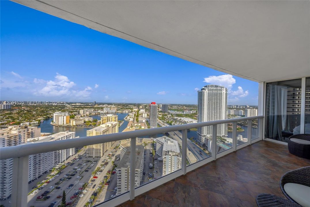 For Rent: $5,500 (3 beds, 3 baths, 1571 Square Feet)