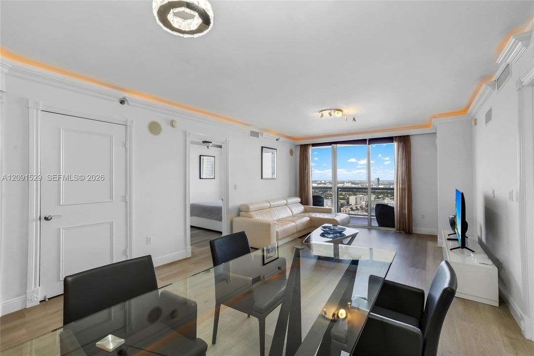 For Rent: $5,500 (3 beds, 3 baths, 1571 Square Feet)