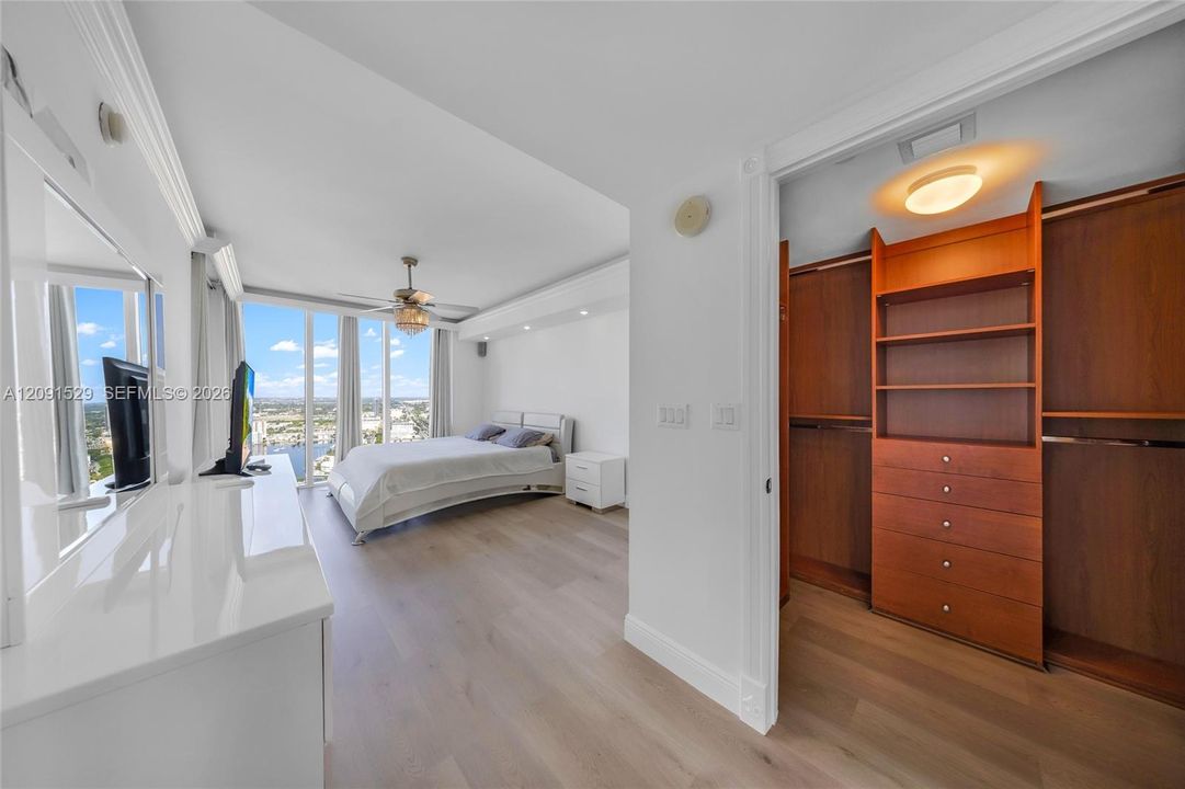 For Rent: $5,500 (3 beds, 3 baths, 1571 Square Feet)