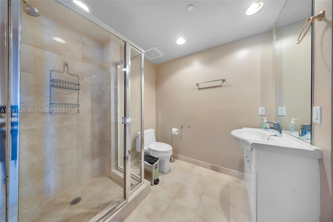 For Rent: $5,500 (3 beds, 3 baths, 1571 Square Feet)