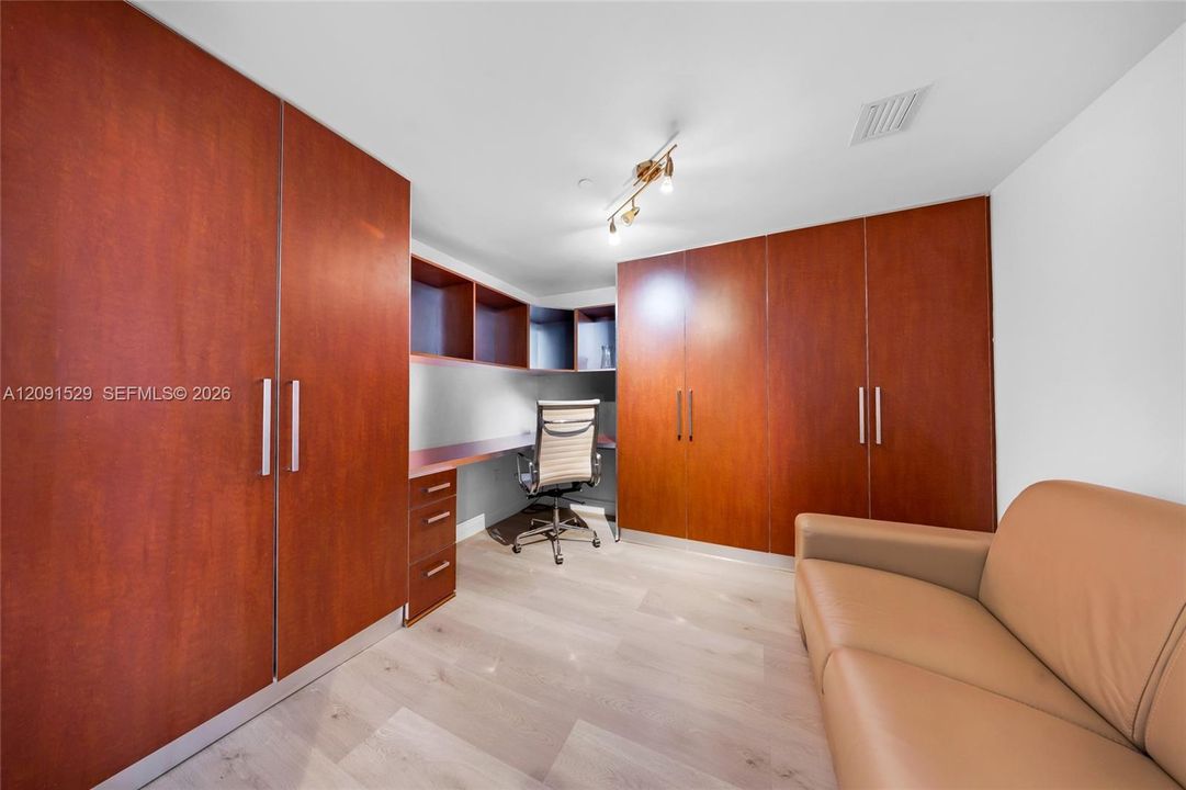 For Rent: $5,500 (3 beds, 3 baths, 1571 Square Feet)