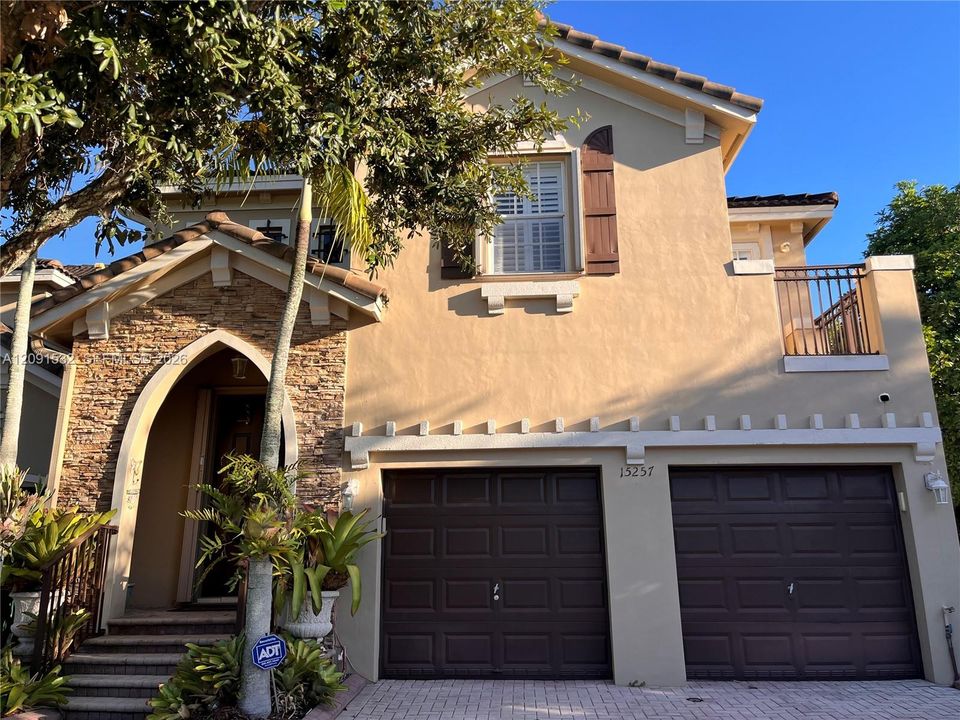 En Venta: $599,900 (4 camas, 2 baños, 2082 Pies cuadrados)
